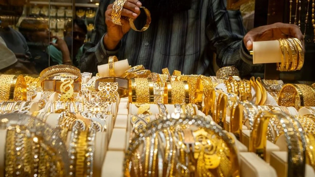 أسعار الذهب تقفز في مصر وعيار 21 يكسر حاجز 7000 جنيه للجرام